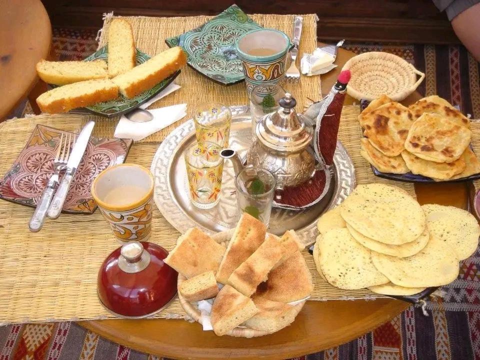 Riad Pizzeria Marhaba Akhendachou n'Ait Ouffi Exterior foto